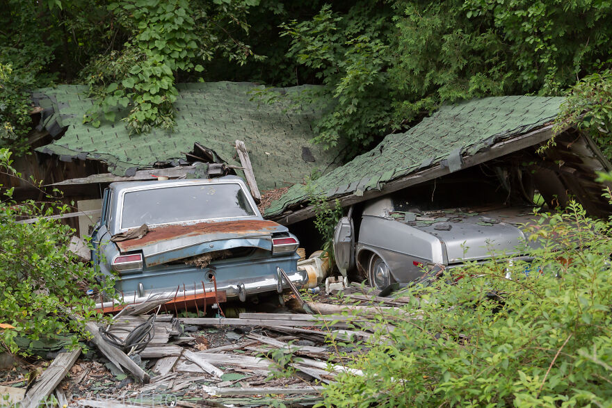I Photographed The Abandoned Home Of A WWII Veteran And It's Like A Time Capsule