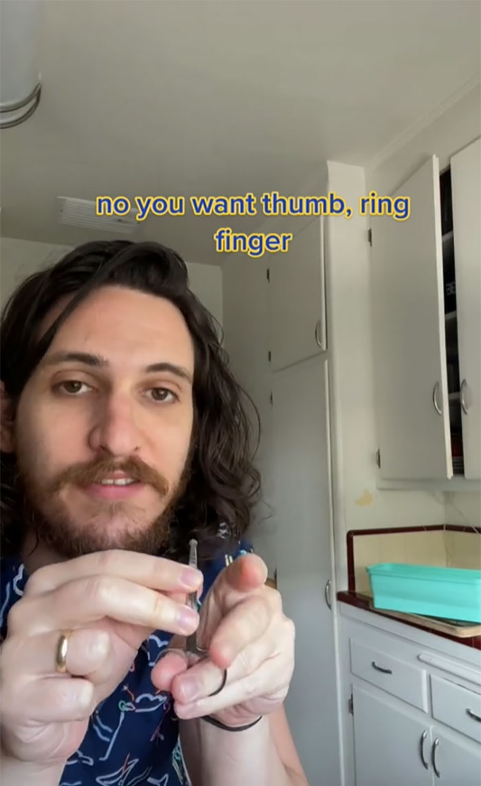 How To Hold Scissors. You Would Think Index Finger, Thumb. But That's Wrong. No You Wnat Thumb, Ring Finger. That Way, You Have More Control