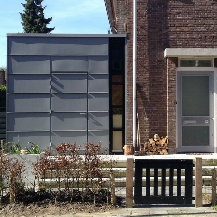 These People Requested A House Annex That Would Last Through The Zombie Apocalypse. #uglydutchannexes