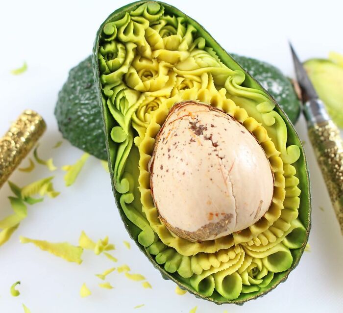 Italian Artist Makes Amazing Sculptures Using Avocados