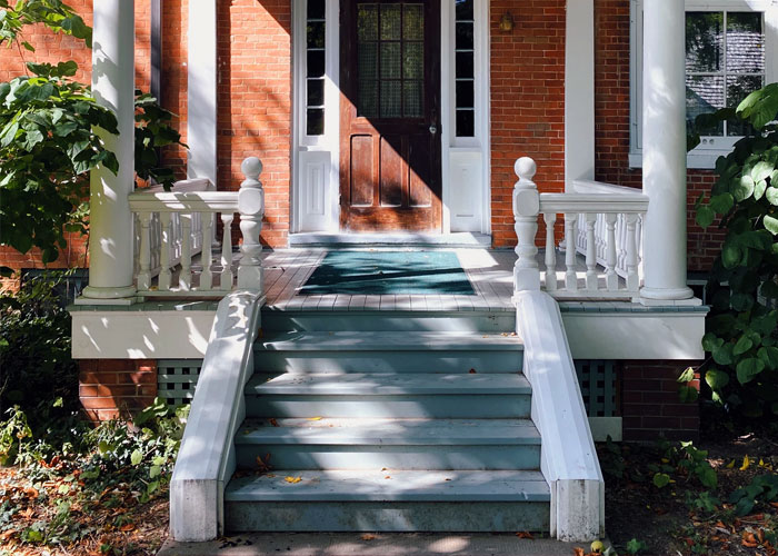 29 Of The Weirdest And Wildest Things Seen By Food Delivery Drivers On The Job