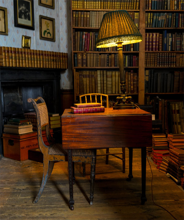 30 Of The Funniest And Weirdest Compliments Folks In This Online Group Got