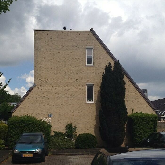 Cuando decides en el último momento que no quieres que tu casa tenga forma de triángulo