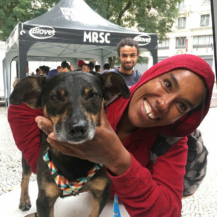 Account On Instagram Shows The Friendship Between Brazilian Homeless People And Their Dogs (183 Pics)