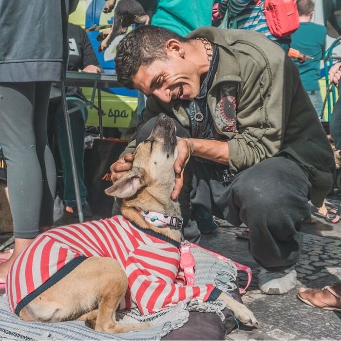 Account On Instagram Shows The Friendship Between Brazilian Homeless People And Their Dogs (183 Pics)