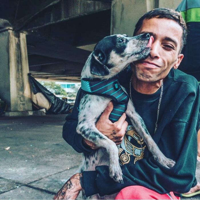 Account On Instagram Shows The Friendship Between Brazilian Homeless People And Their Dogs (183 Pics)
