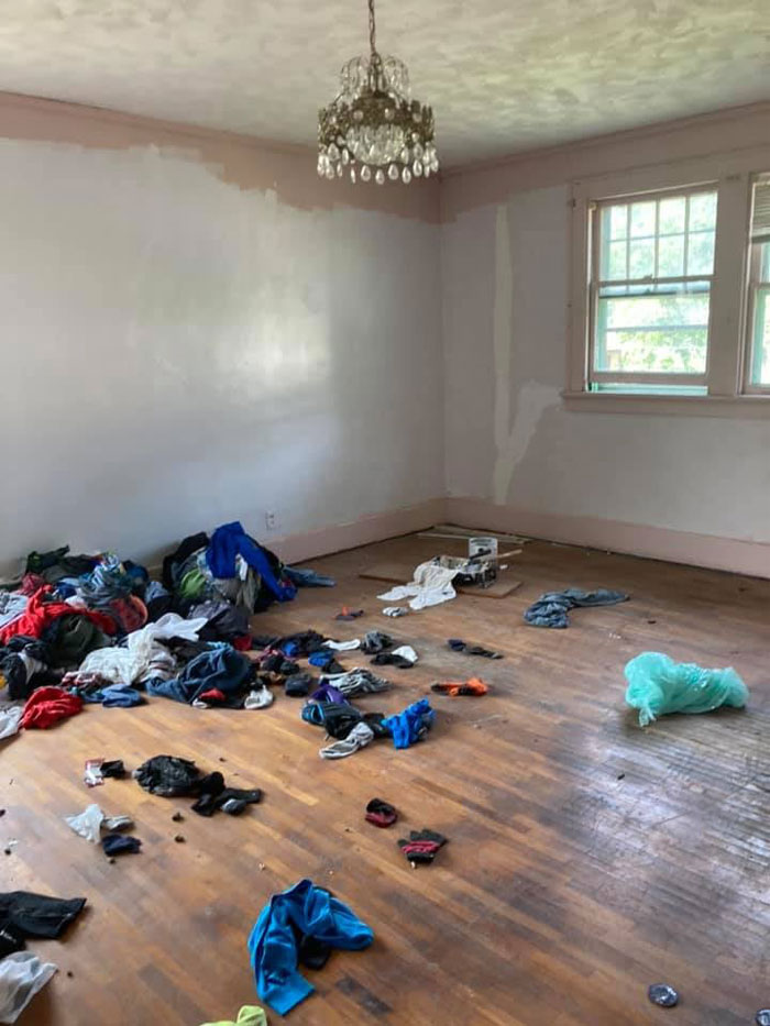 People Online Are Going To Pieces Reading This Sarcastically Honest Listing Of A 2-Story House In Iowa