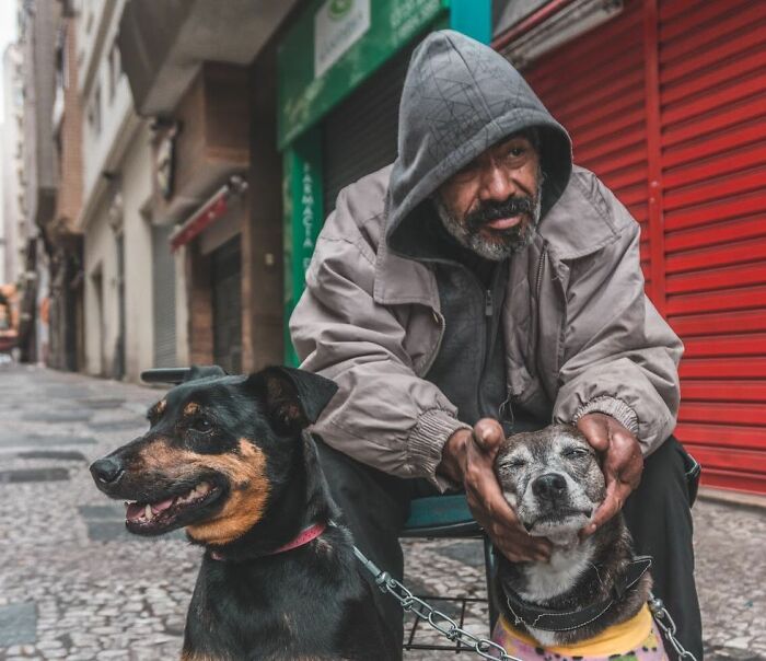 Account On Instagram Shows The Friendship Between Brazilian Homeless People And Their Dogs (183 Pics)