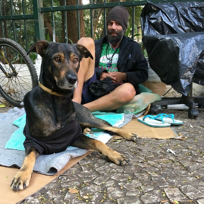 Account On Instagram Shows The Friendship Between Brazilian Homeless People And Their Dogs (183 Pics)