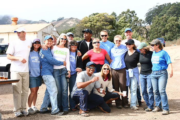 "White Mirror": 20 personas de este grupo online crean historias para "Black Mirror" que no son terroríficas ni deprimentes