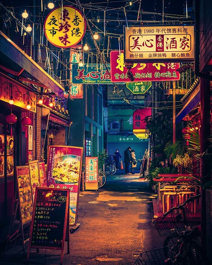 Night view of a vibrant Japanese street with illuminated signs and cozy restaurants capturing the beauty of Japan.