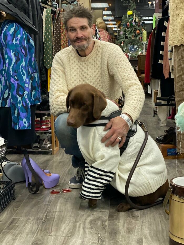 Homeless Man Sheds Tears After Having A Wholesome Reunion With His Missing Labrador