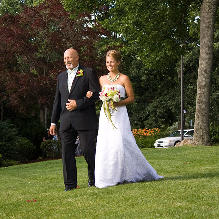 "White Mirror": 20 personas de este grupo online crean historias para "Black Mirror" que no son terroríficas ni deprimentes