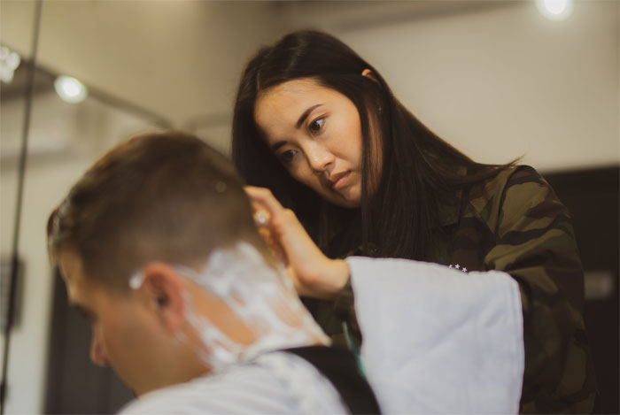 30 Of The Funniest And Weirdest Compliments Folks In This Online Group Got