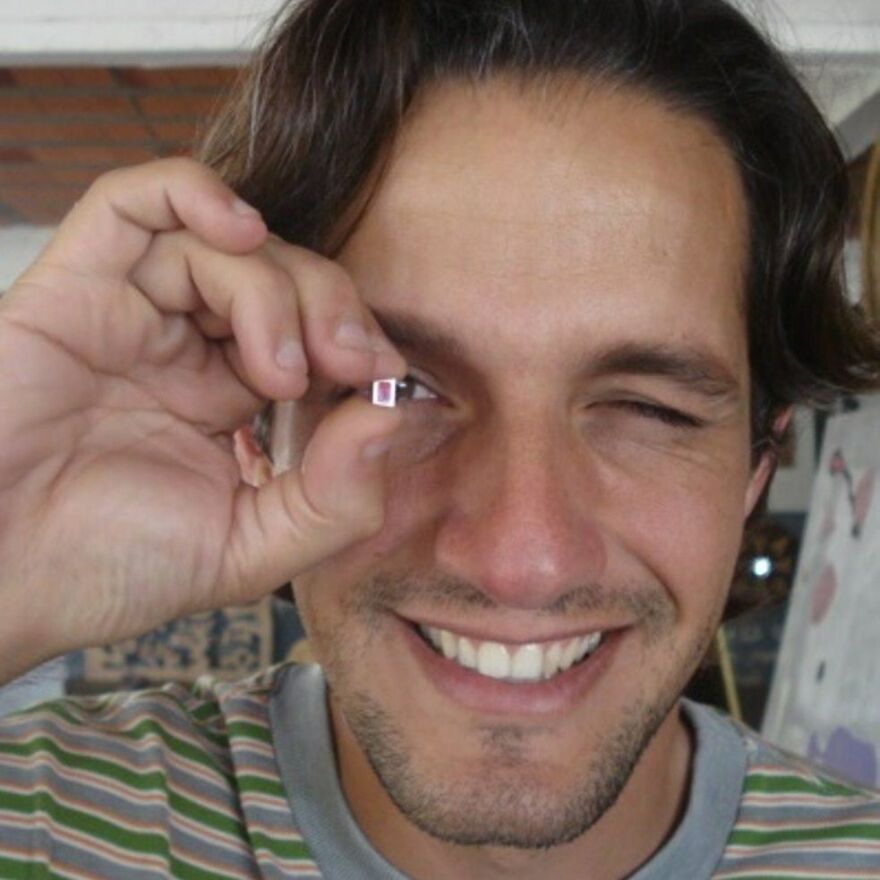 I Made The World&rsquo;s Smallest Painting (17 Pics)