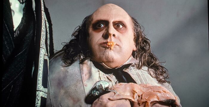 In A Show Of True Commitment To Character, Danny Devito Ate A Raw Fish For This Scene In Batman Returns (1992)