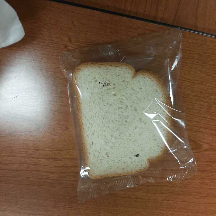 Les presento, una sola rebanada de pan envuelta en plástico