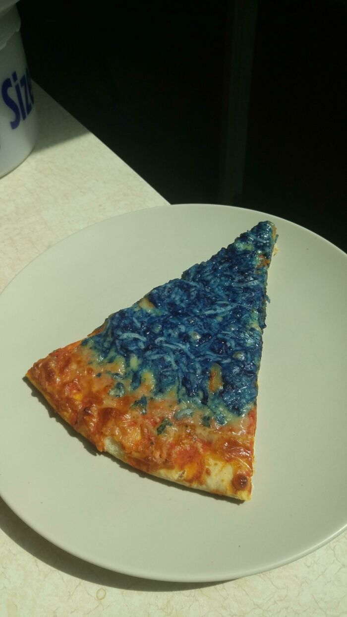 Mi cita dijo que su comida favorita era la pizza de queso azul. Supongo que no entendí dónde debía estar el énfasis 