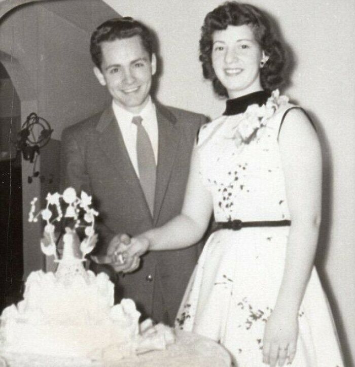 Charles Manson limpio y afeitado el día de su boda en 1955