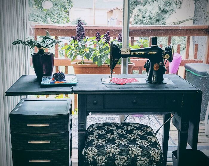 My Girlfriend Uses This Sewing Machine To Make Masks. Her Great-Grandmother Bought It New Back In 1925. It Still Works Perfectly