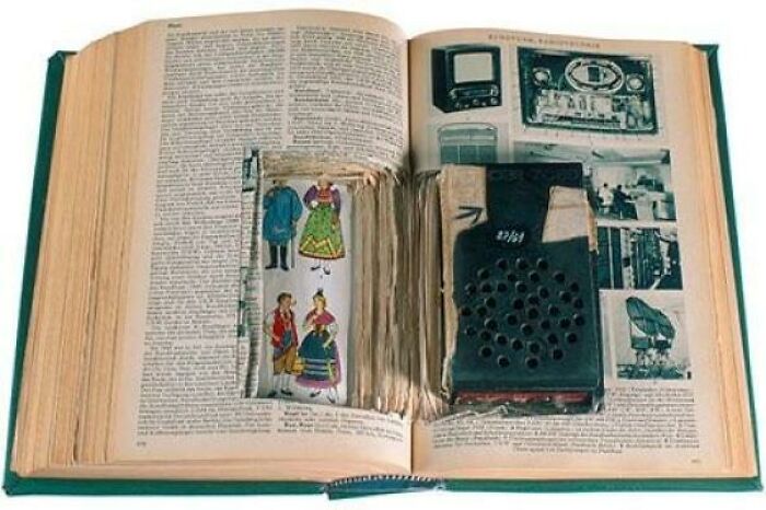 Inmates Bug The Guards’ Rooms With “Bugs” To Listen For Cell Shakedowns