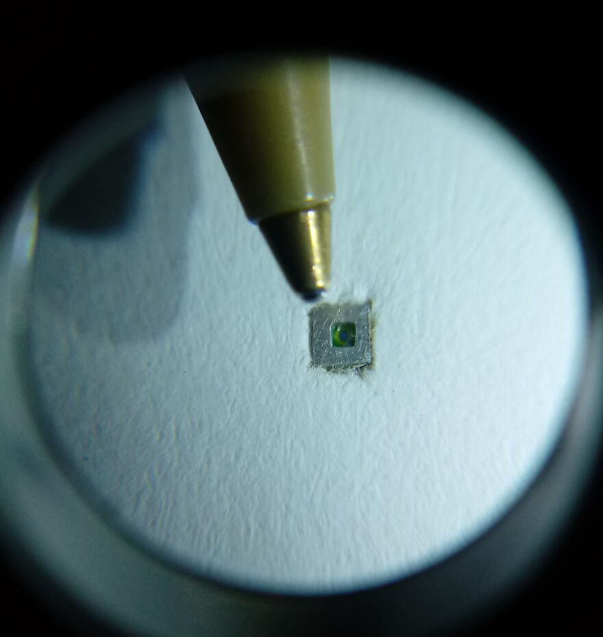 I Made The World&rsquo;s Smallest Painting (17 Pics)