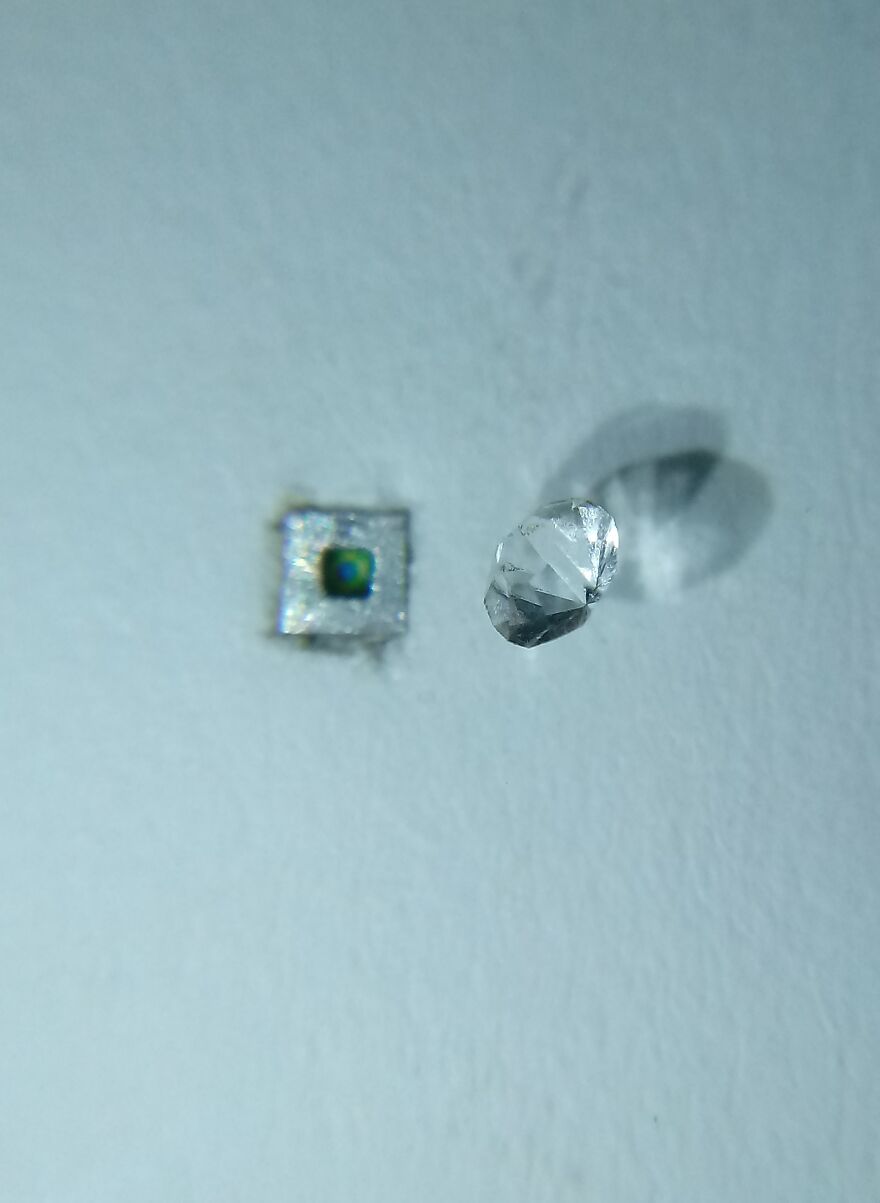 I Made The World&rsquo;s Smallest Painting (17 Pics)