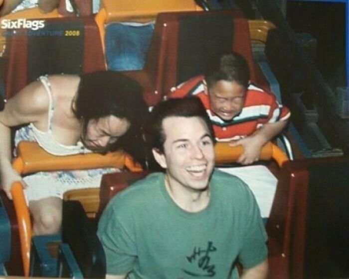 There Are 2 Kinds Of Rollercoaster Riders