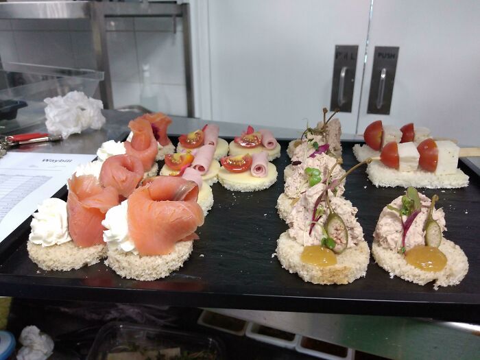 Lost My Job As A Receptionist Due To Covid And Got A Job As A Dishwasher To Make Ends Meet