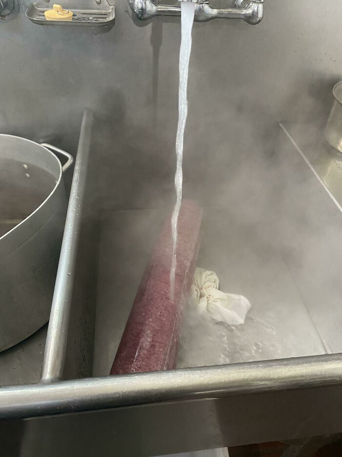 She Uses Hot Water To Defrost Food, And Then Asks Why I Don’t Eat At Work