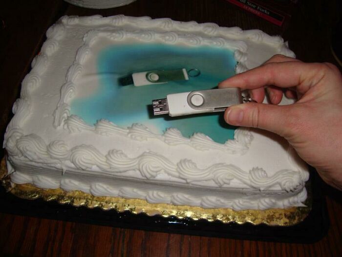 Funny cake fail with USB stick decoration and matching real USB stick held above.