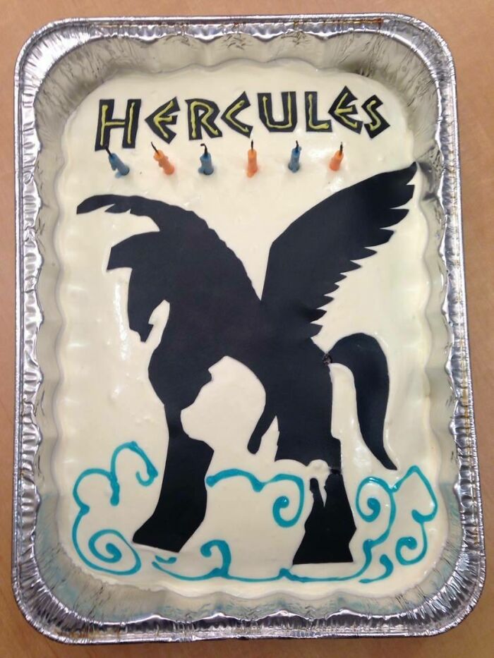 Cake fail featuring a silhouette of a winged horse labeled "Hercules," with candles on top.
