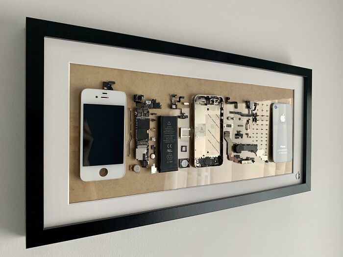 My First iPhone, 4s. And What's Inside Of It