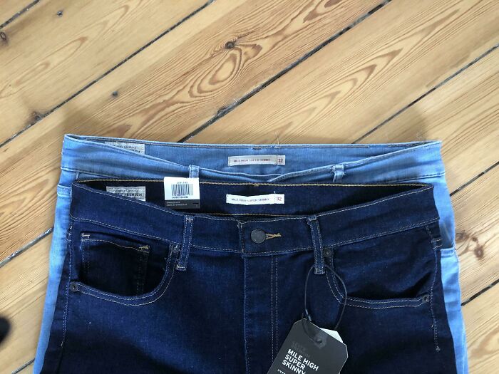 Las tallas de la ropa de mujer son un disparate. Las dos son de la talla 32