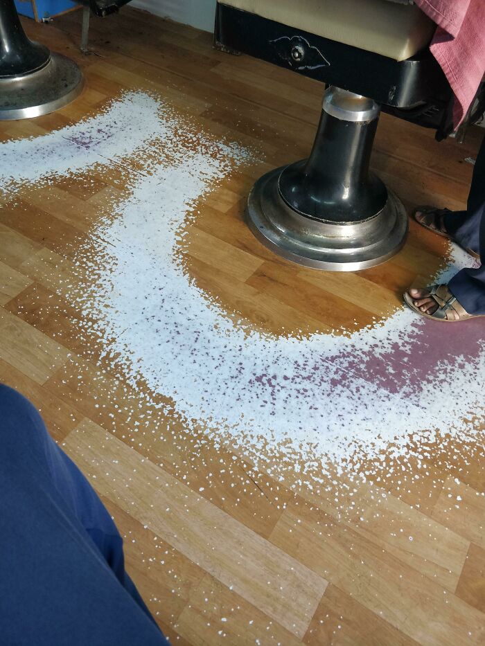 The Wear Around Salon Seat