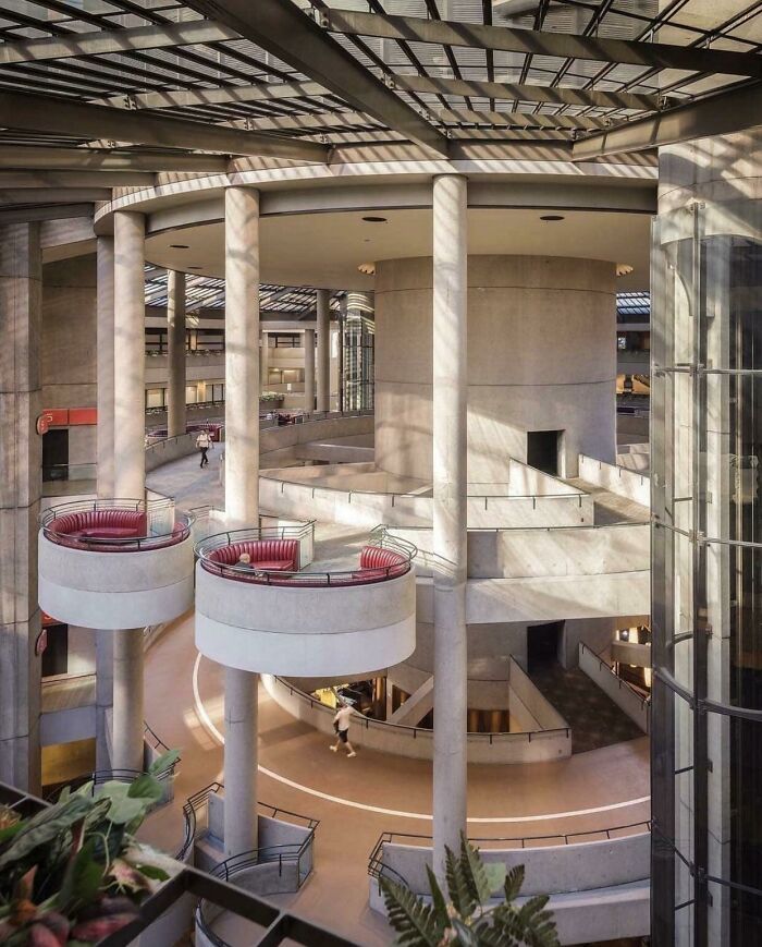 Bonaventure Hotel (1976) By John Portman