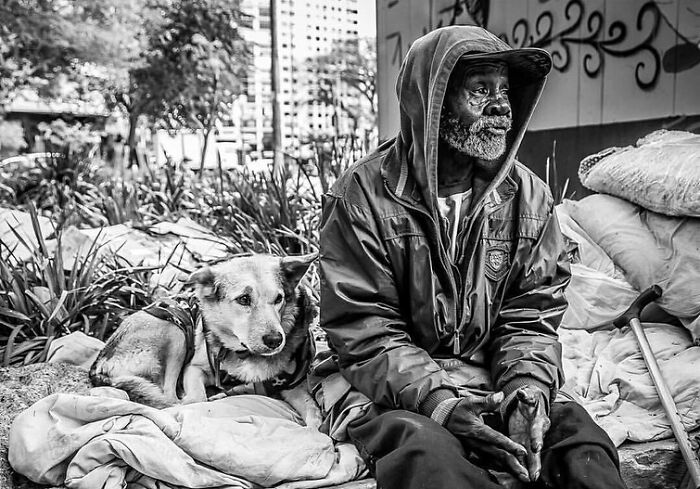 Account On Instagram Shows The Friendship Between Brazilian Homeless People And Their Dogs (183 Pics)