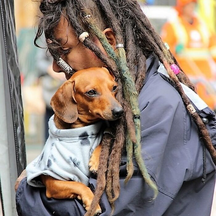 Account On Instagram Shows The Friendship Between Brazilian Homeless People And Their Dogs (183 Pics)