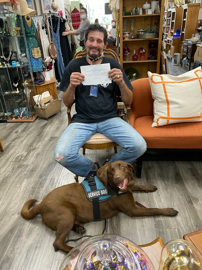 Homeless Man Sheds Tears After Having A Wholesome Reunion With His Missing Labrador