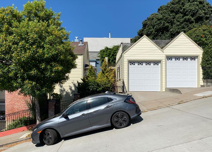 29 Of The Weirdest And Wildest Things Seen By Food Delivery Drivers On The Job