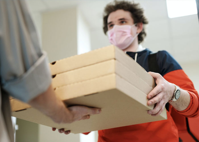 29 Of The Weirdest And Wildest Things Seen By Food Delivery Drivers On The Job