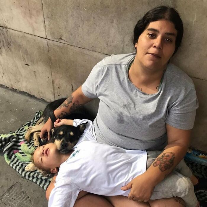 Account On Instagram Shows The Friendship Between Brazilian Homeless People And Their Dogs (183 Pics)
