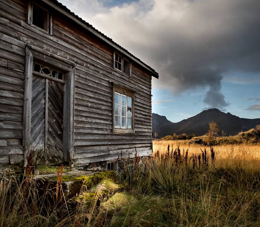 I Search For Abandoned Houses In The Arctic