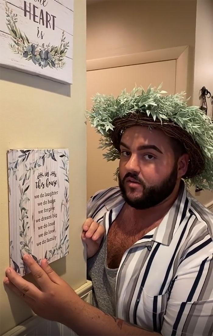 En esta casa: Hacemos Risas. Hacemos abrazos. Perdonamos. Soñamos en grande. Hacemos ruido. Hacemos el amor. Hacemos familia