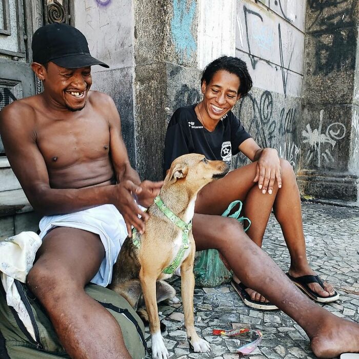 Account On Instagram Shows The Friendship Between Brazilian Homeless People And Their Dogs (183 Pics)