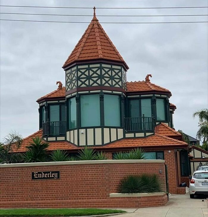 Aqua Marina Moque Tudor Wizard