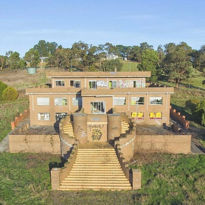 When Your Dating Profile Said “Homely”, I Didn’t Think It Would Actually Mean “Massive, Vacant, And Covered In Tatts”