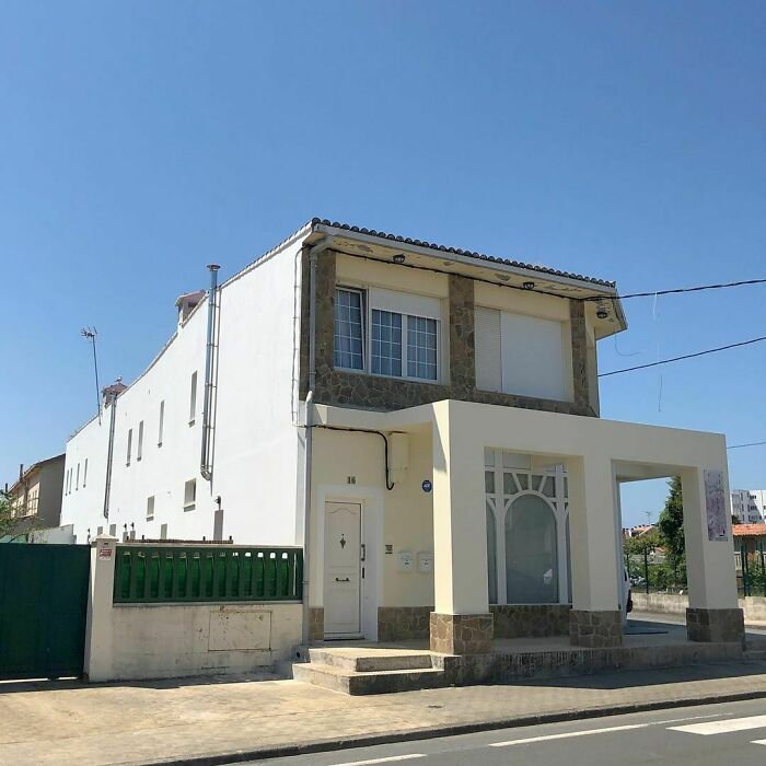 This Is Especially Useful, If You Like Getting Wet In The Rain While You Fumble With Your Keys