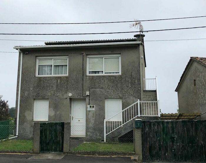 Paint Is A Conspiracy. Hillary Smells Like Sulfur