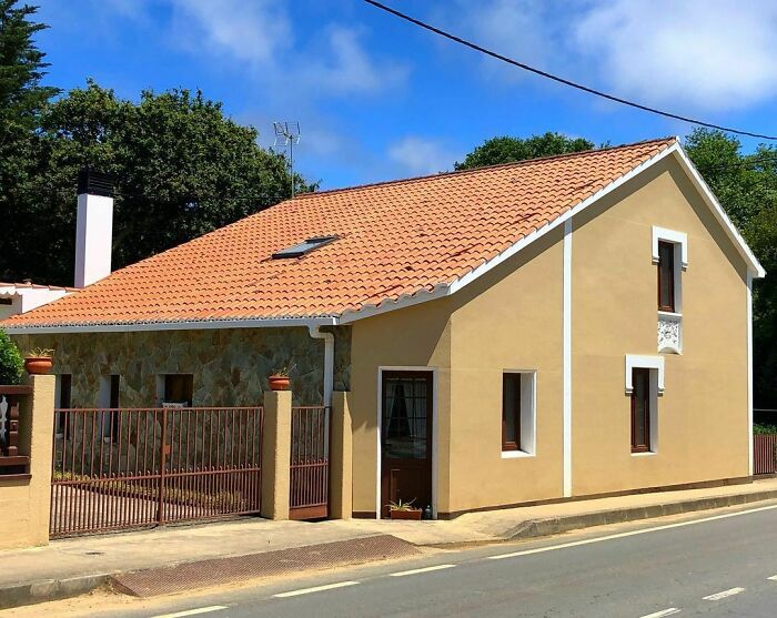 Not Sure What Makes Me The Most Uneasy, But The Windows Don’t Help